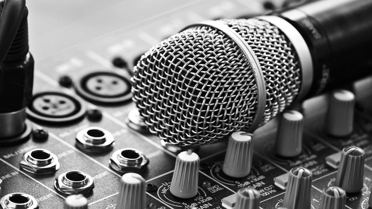 mic on mixer table